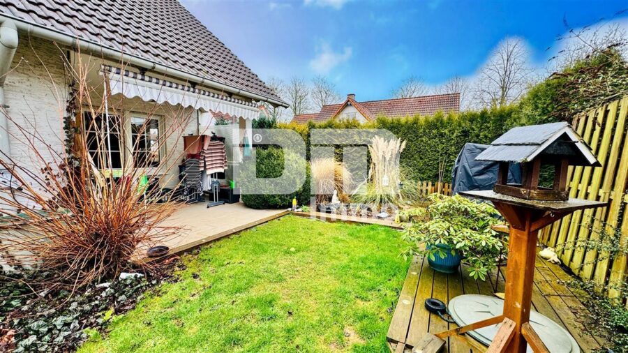 Hochwertiges Einfamilienhaus in traumhafter Ortsrandlage mit Einliegerbereich - Gartenbereich 2 klein neben dem Haus